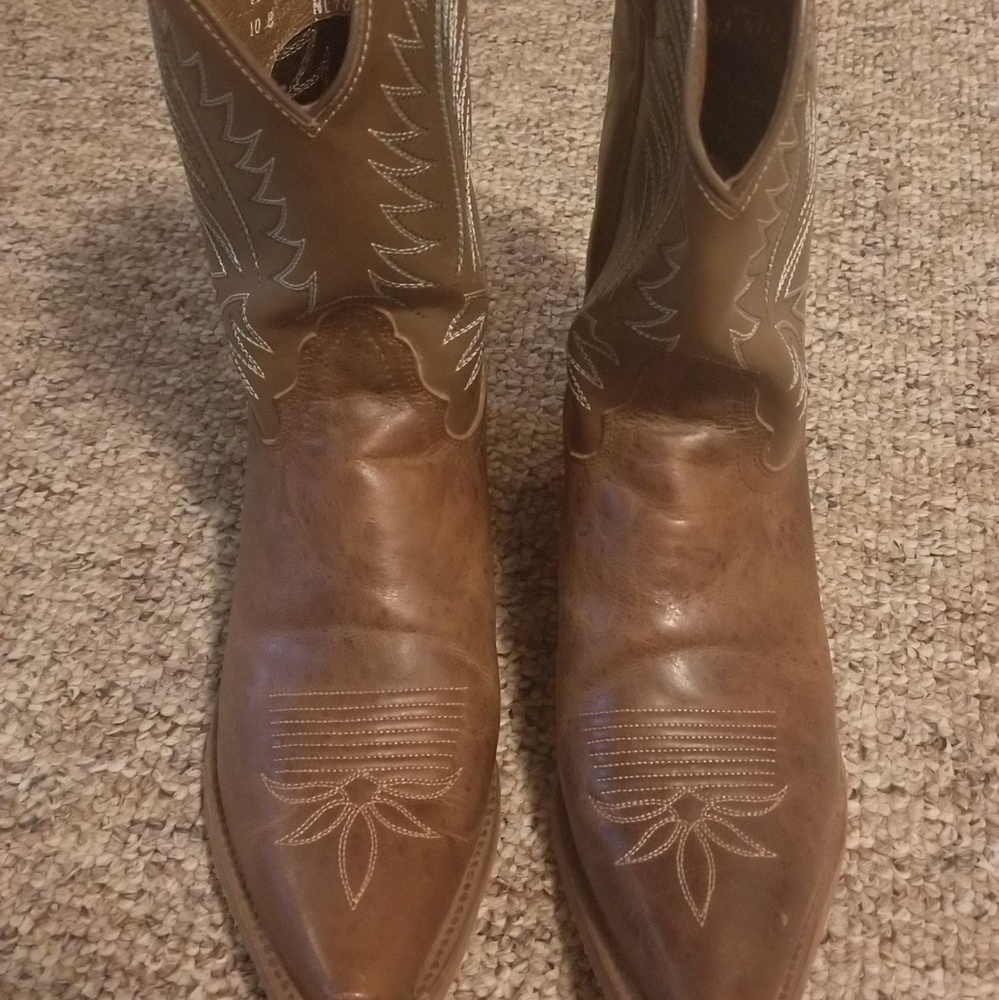 Size 10 female Nocona Boots
